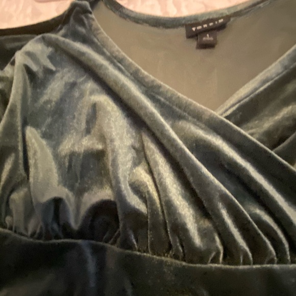 Beautiful green velvet dress shirt - Picture 3 of 4